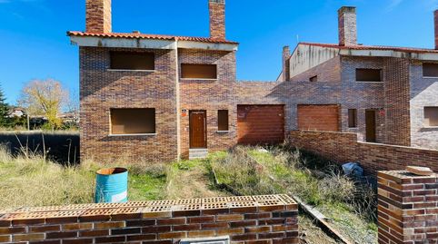 Foto 4 de Casa adosada en venda a Navalperal de Pinares, Ávila