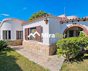 Vista exterior de Casa o xalet en venda en Els Poblets amb Aire condicionat, Jardí privat i Terrassa