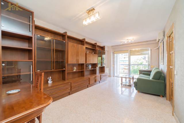 Piso en Venta en Calle Carlos Arniches en El Soto - Azorín