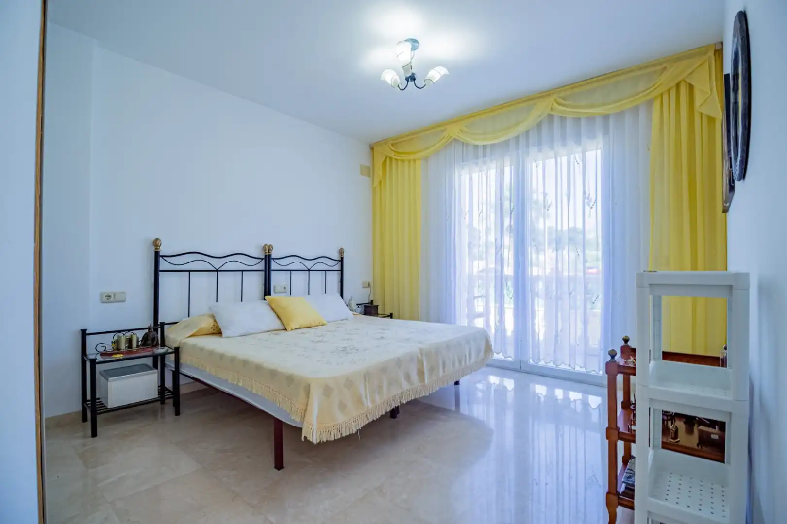 Habitación de Casa o chalet en venta en L'Alfàs del Pi con Aire acondicionado, Calefacción y Jardín privado