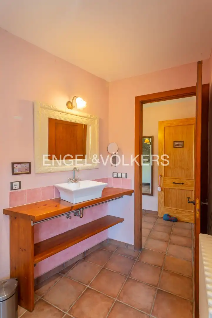 Baño de Casa o chalet en venta en La Vall de Bianya con Calefacción, Jardín privado y Terraza