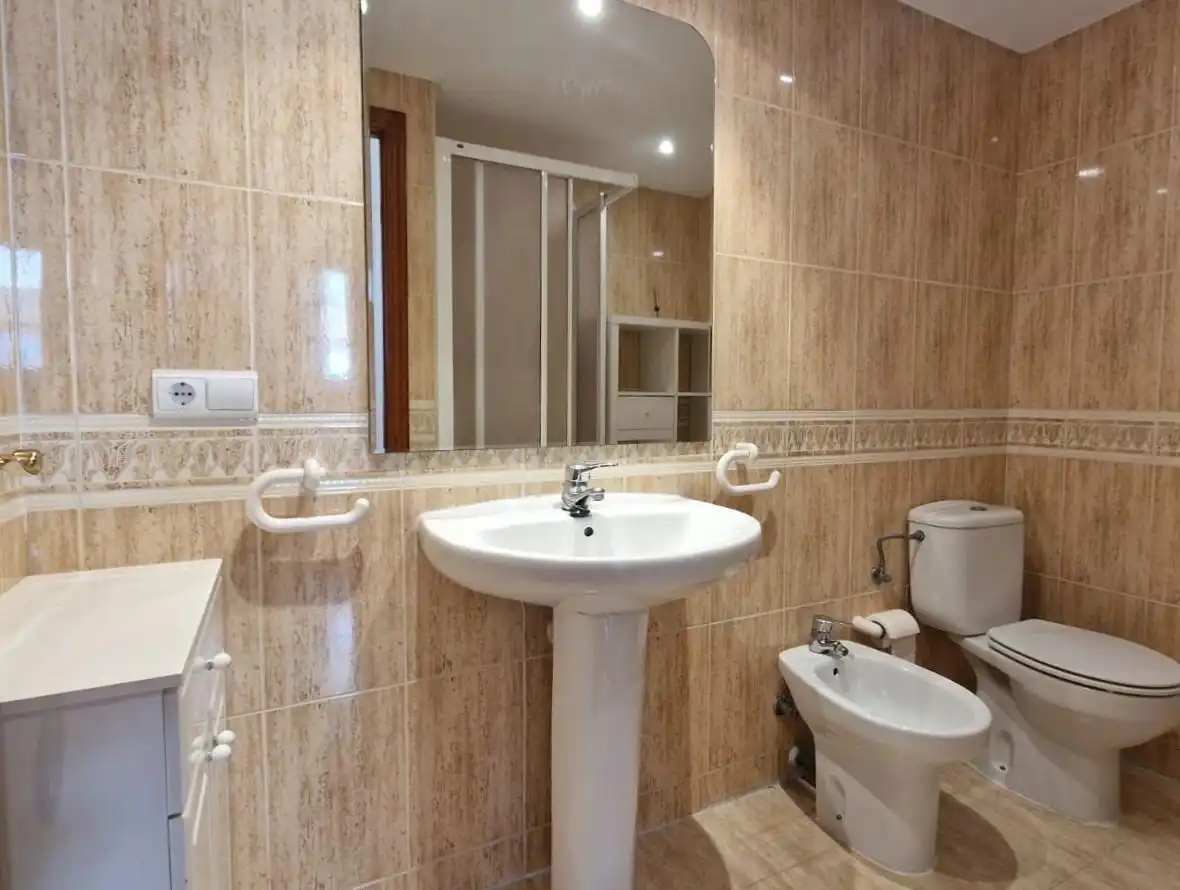 Flat with terrace to rent in Calle VINATEA, imagen 26