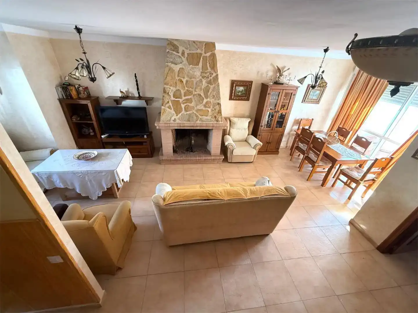 Sala d'estar de Casa adosada en venda en El Pedroso amb Aire condicionat i Balcó