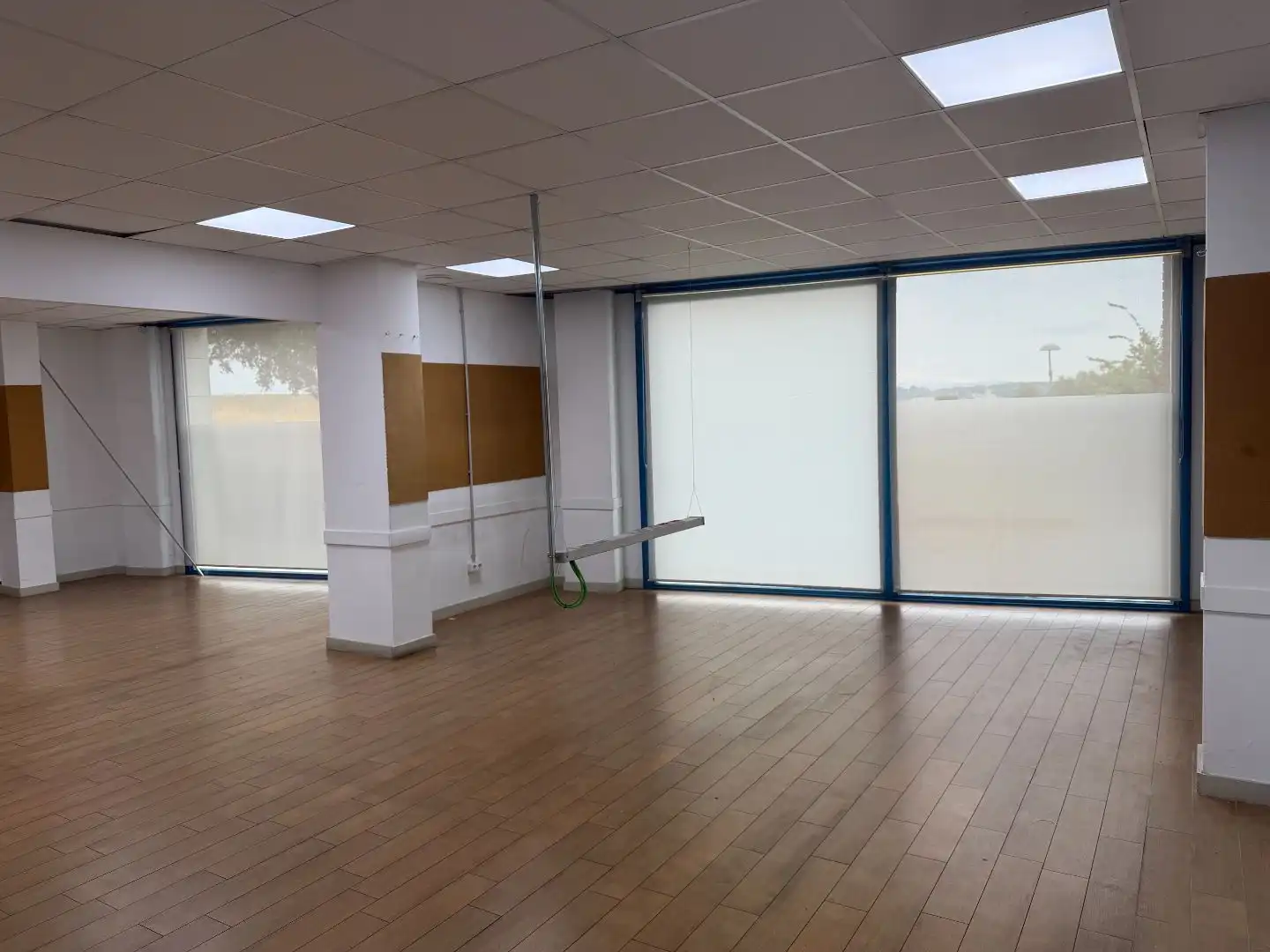 Local comercial de lloguer a Carrer del Canigó 2, imagen 3