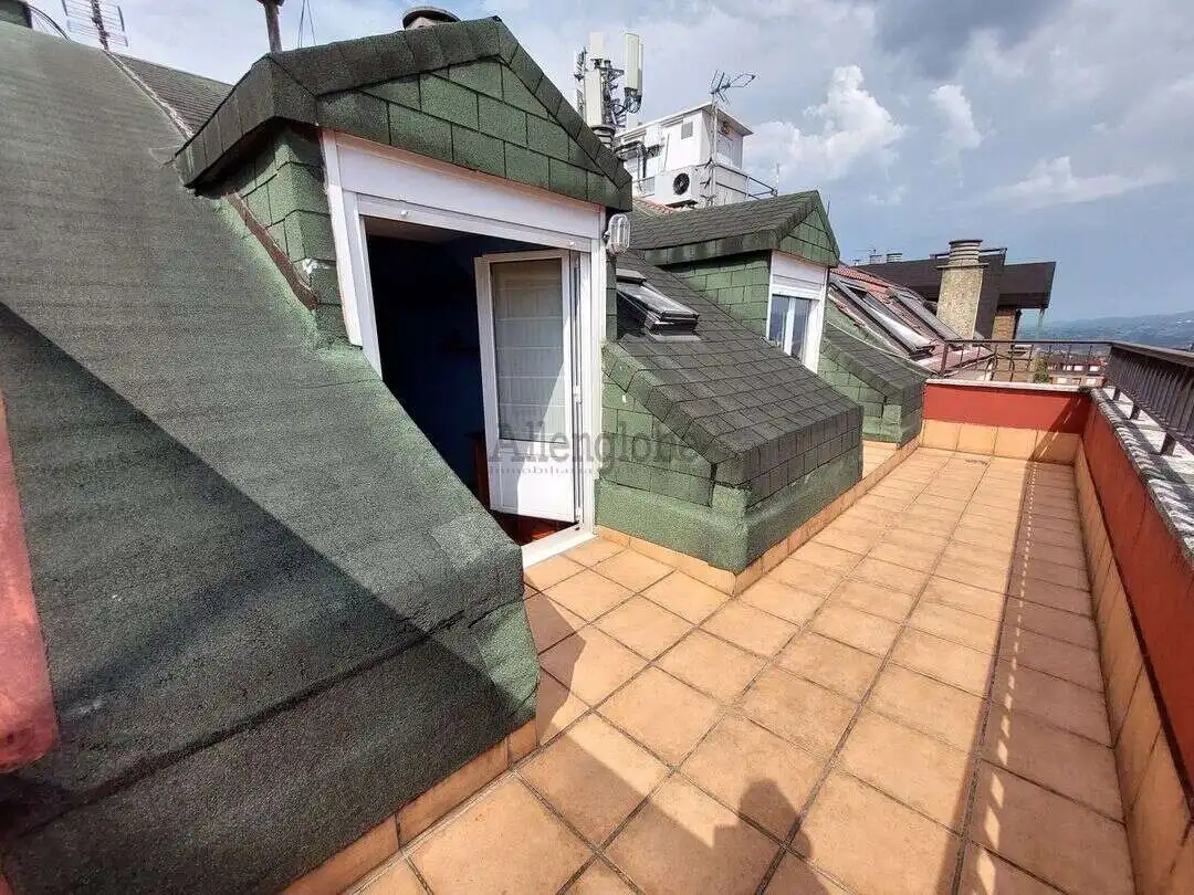 Terrassa de Àtic en venda en Oviedo  amb Calefacció