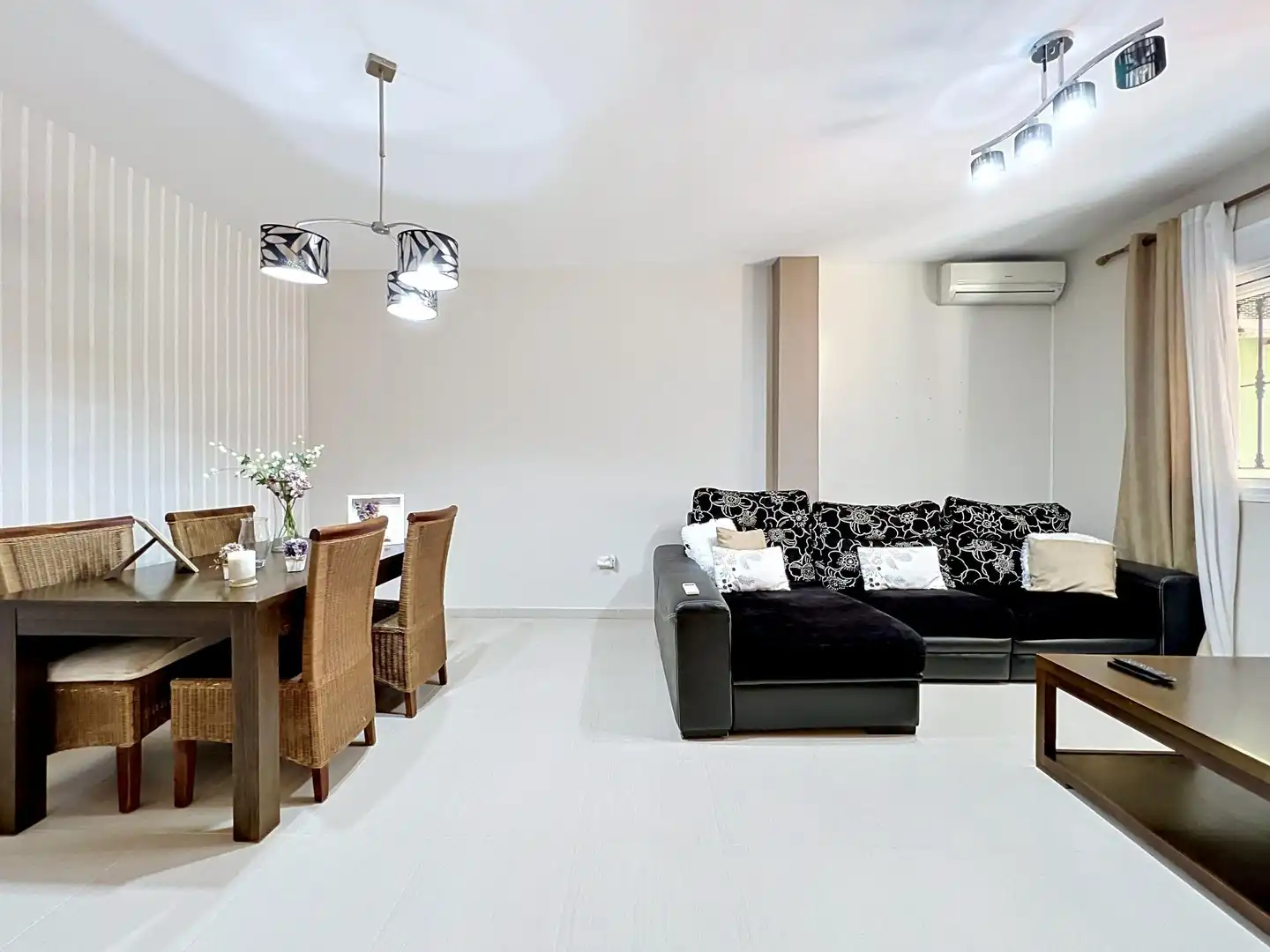 Living room of Detached homes for sale in Rioja  with Private garden