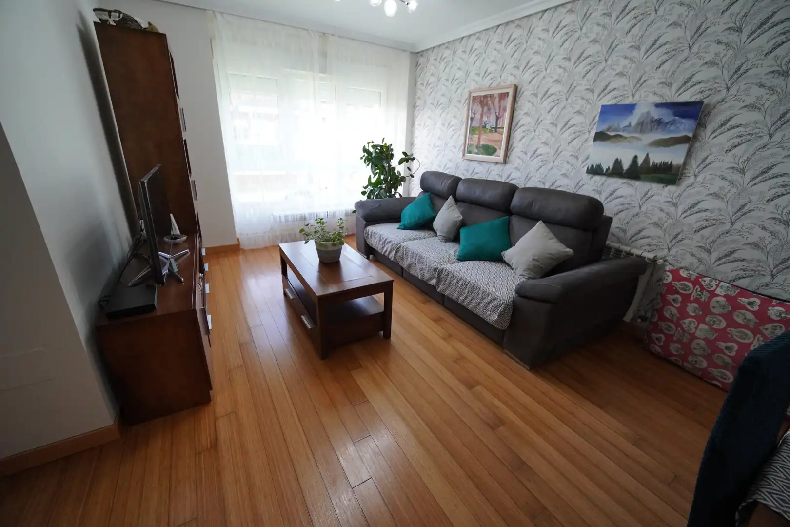 Sala d'estar de Casa adosada en venda en Corvera de Asturias amb Calefacció, Jardí privat i Parquet