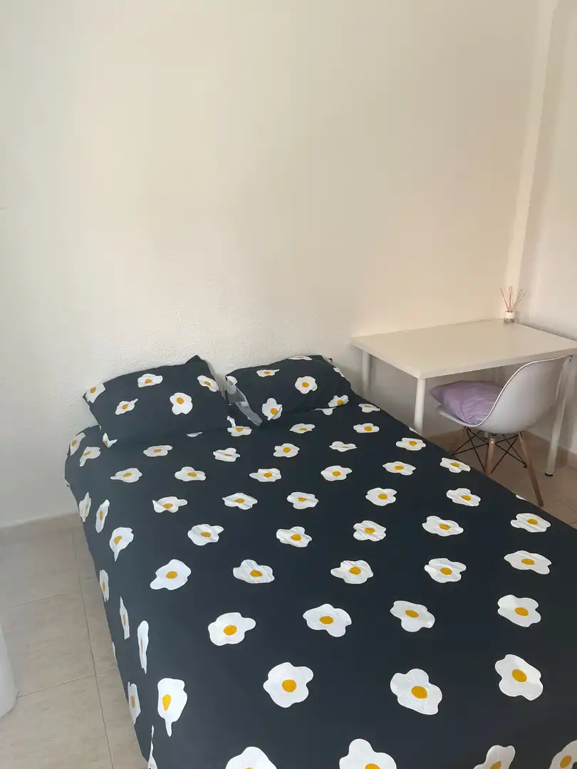 Habitación de Piso para compartir en Ávila con Calefacción, Terraza y Amueblado