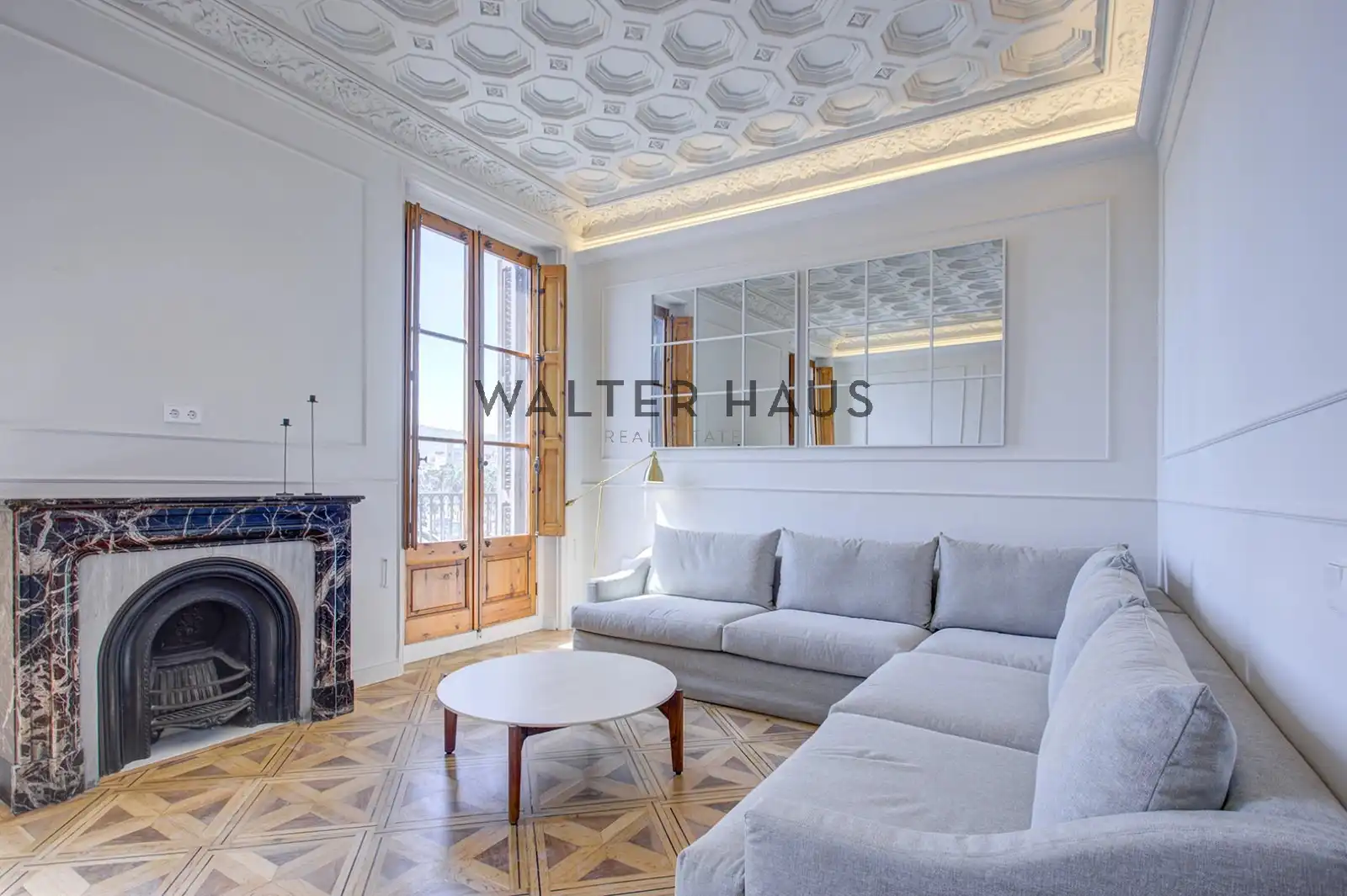 Sala d'estar de Pis en venda en Barcelona amb Aire condicionat, Terrassa i Moblat