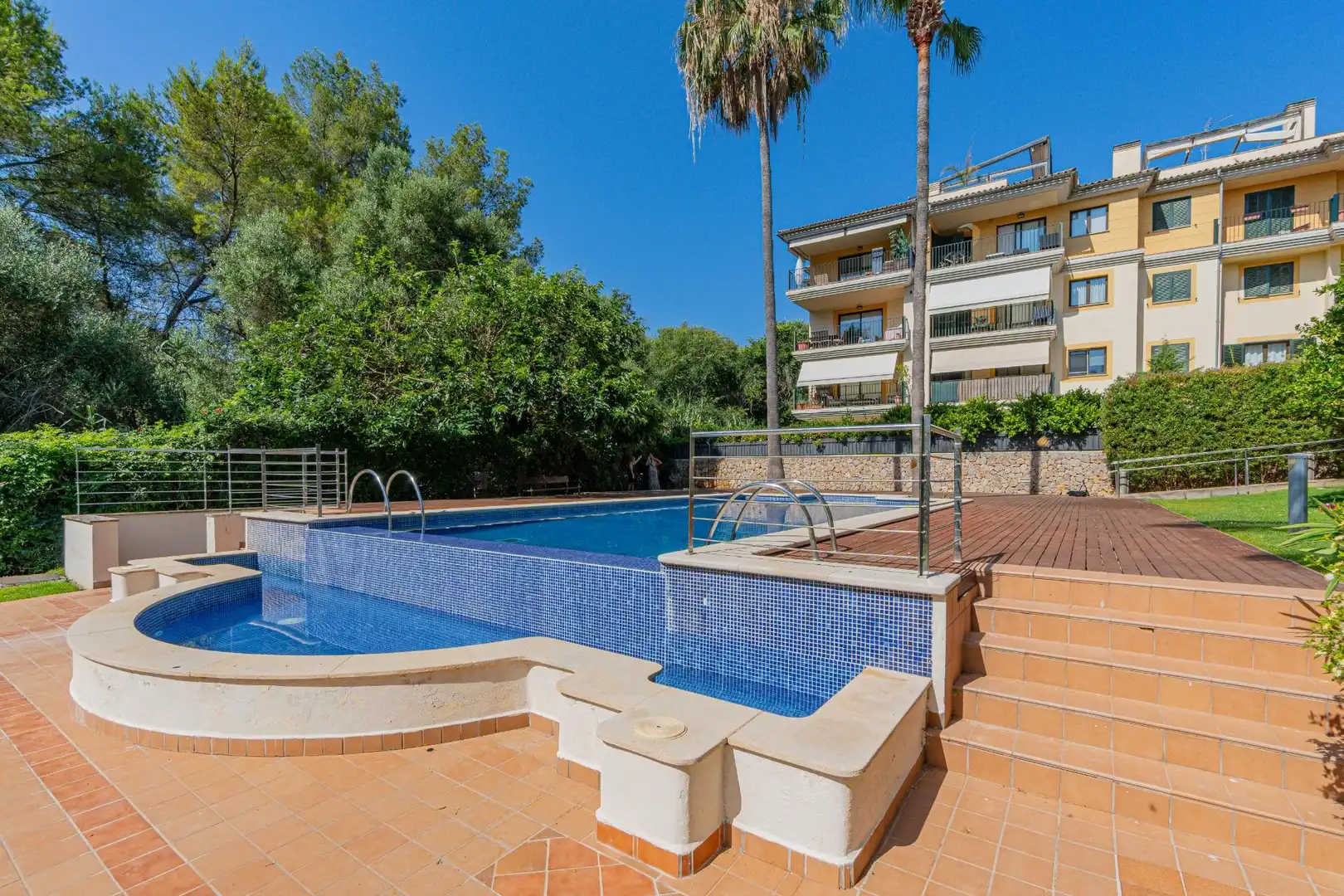 Schwimmbecken von Erdgeschoss zum Verkauf in  Palma de Mallorca mit Klimaanlage, Heizung und Privatgarten