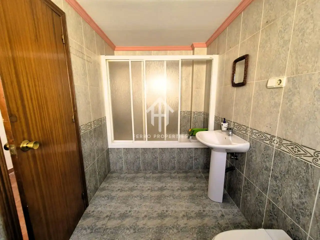 Bany de Casa o xalet en venda en Loja amb Jardí privat, Terrassa i Moblat