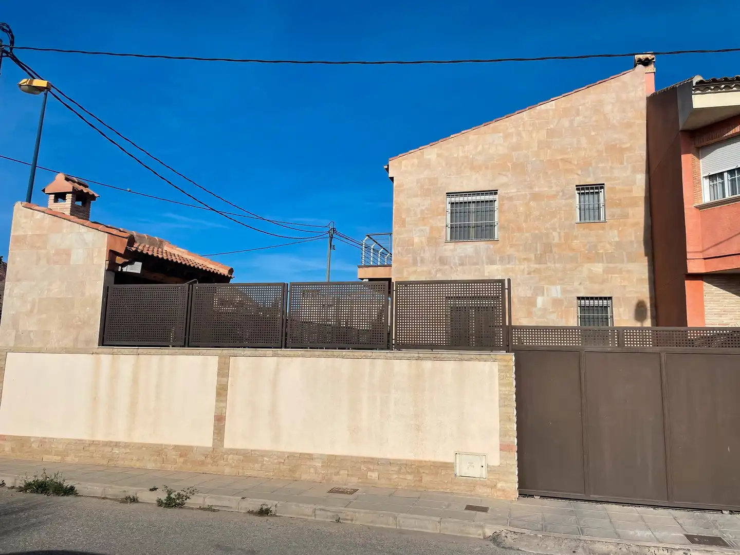 Vista exterior de Casa o xalet en venda en Orihuela amb Aire condicionat, Jardí privat i Parquet