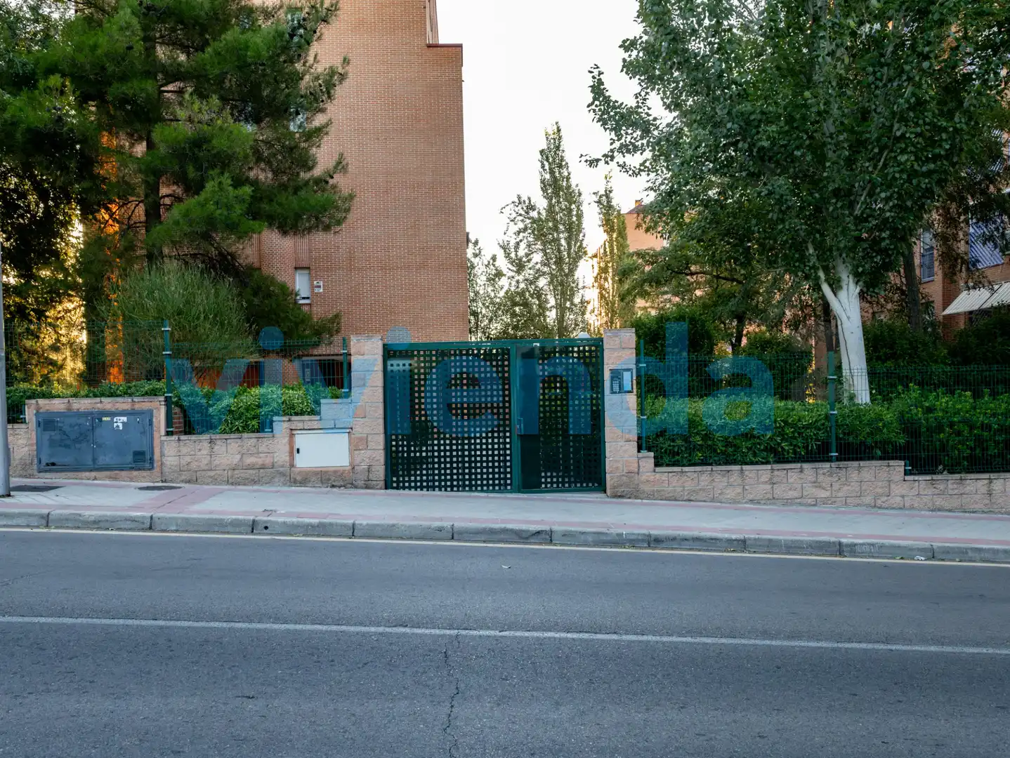 Vista exterior de Piso en venta en Madrid con Calefacción y Balcón