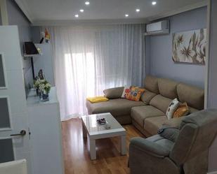 Living room of Flat for sale in  Sevilla Capital  with Air Conditioner, Terrace and Balcony