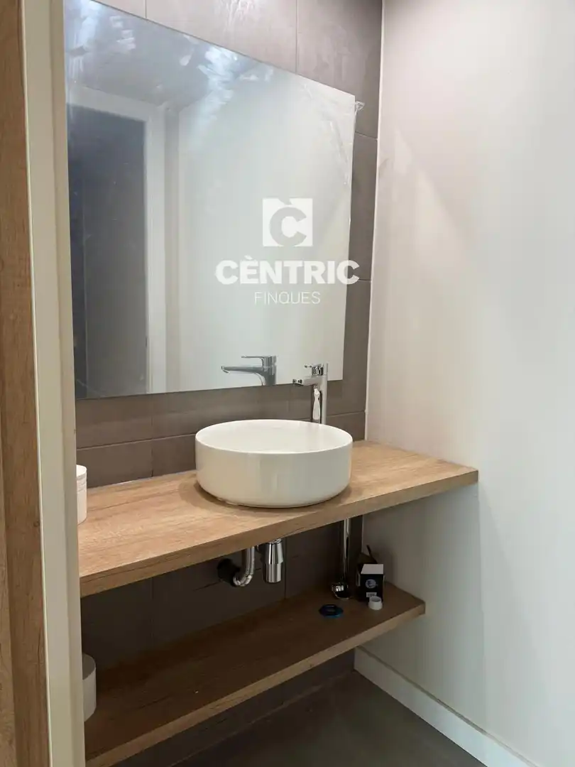 Badezimmer von Büro zur Miete in Terrassa