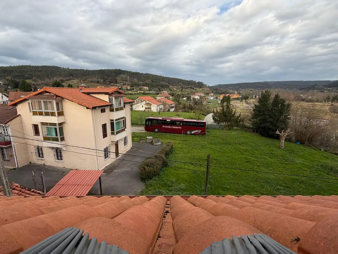 Vista exterior de Casa adosada en venda en Piélagos amb Calefacció, Jardí privat i Parquet