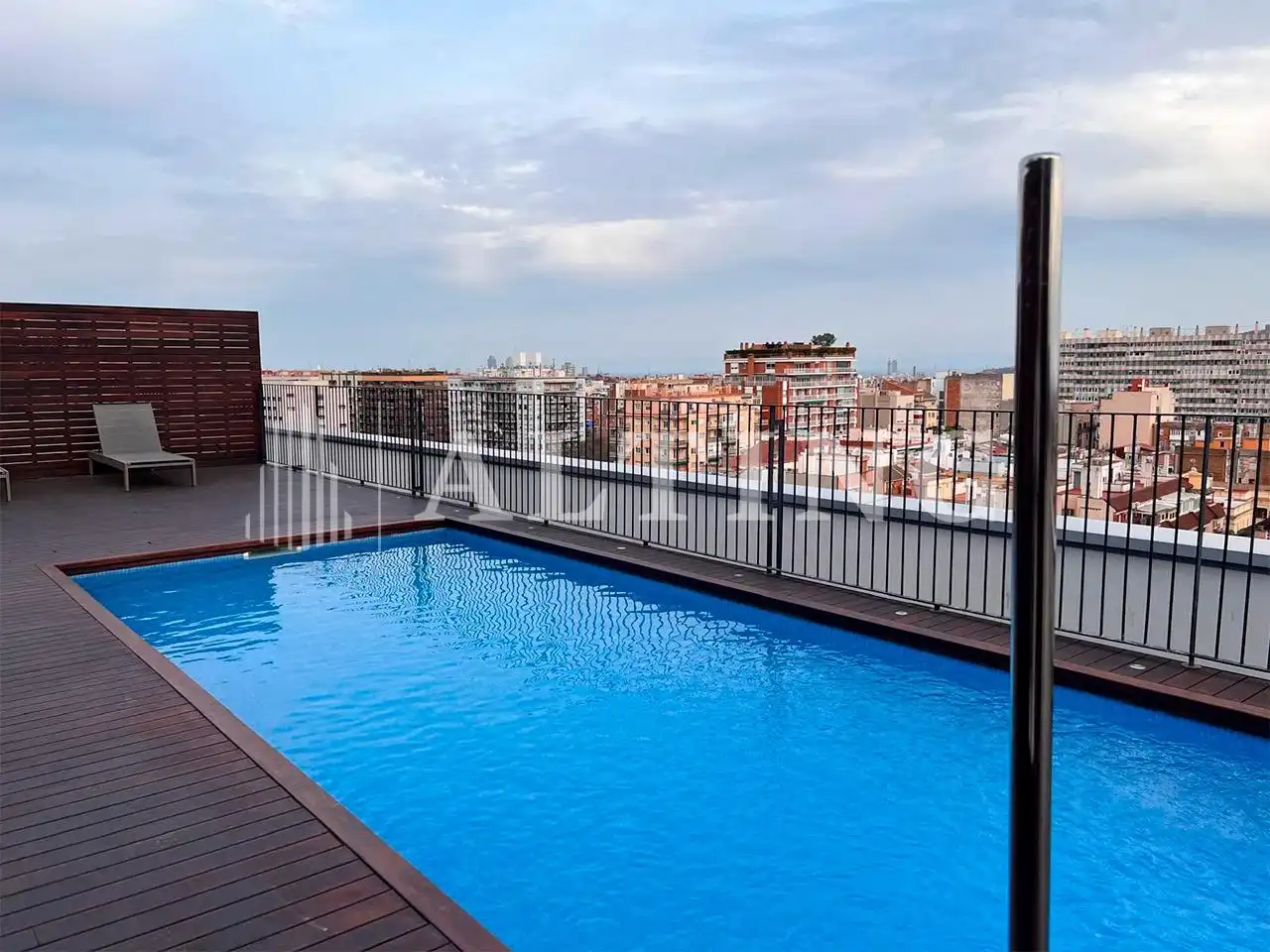 Schwimmbecken von Wohnung zum Verkauf in Barcelona mit Parkett, Terrasse und Abstellraum