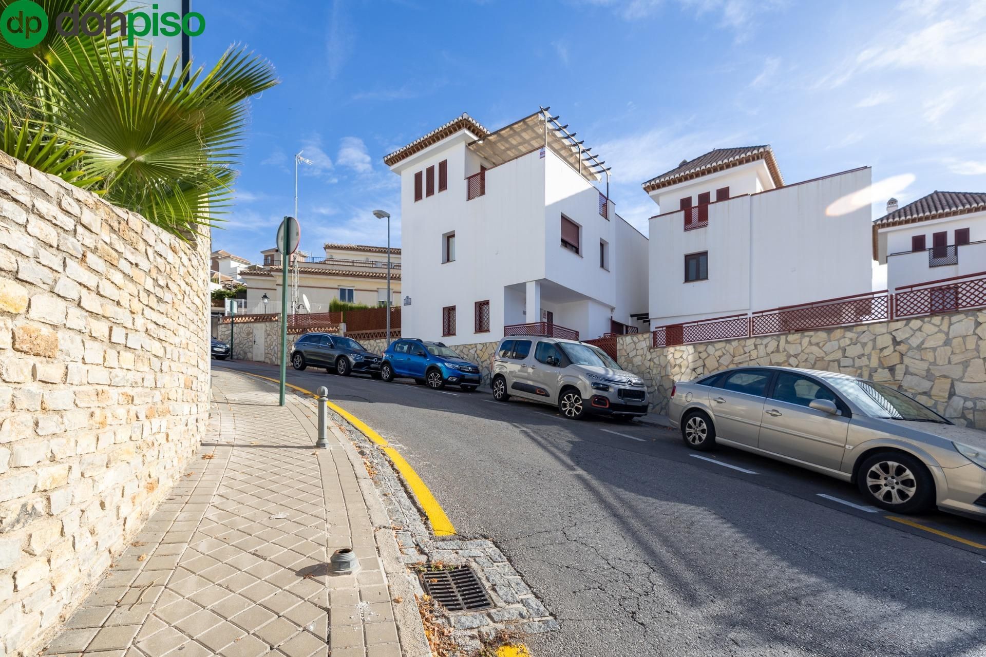 Vista exterior de Casa o chalet en venta en  Granada Capital con Calefacción, Jardín privado y Terraza