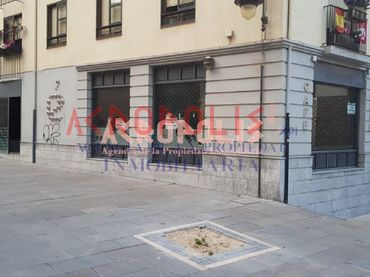 Local comercial en venta en Avenida de los Cubos