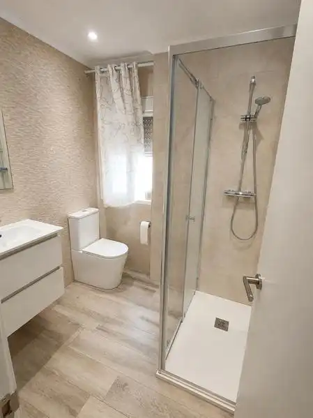 Badezimmer von Wohnung zur Miete in Estepona mit Terrasse