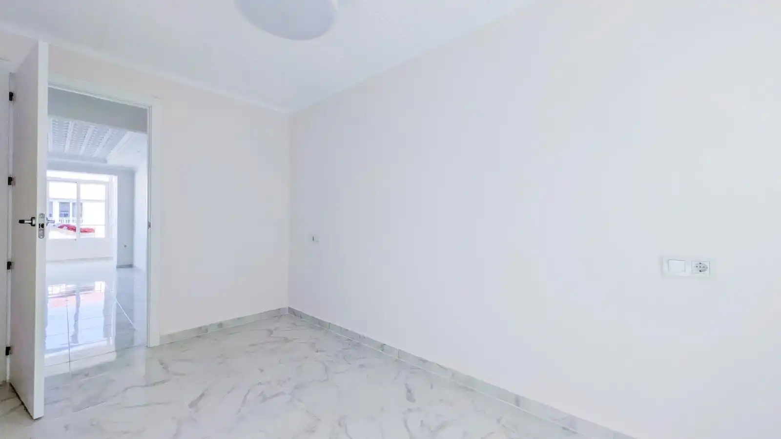 Dormitori de Àtic de lloguer amb opció a compra en Torrevieja amb Aire condicionat, Calefacció i Terrassa