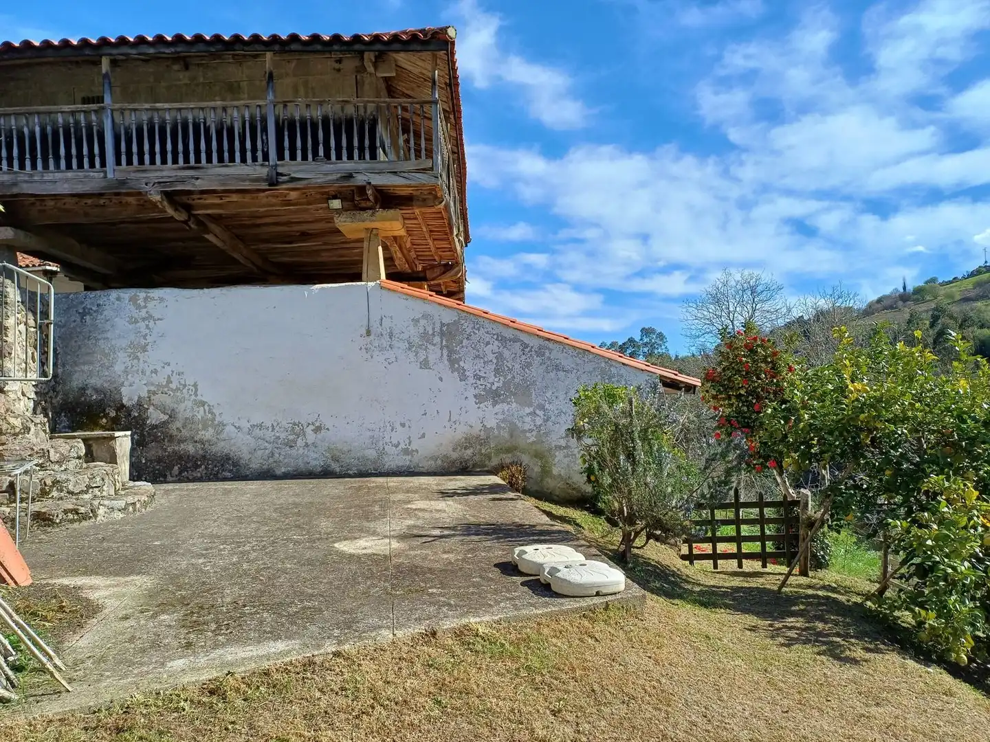 Vista exterior de Casa o xalet en venda en Illas amb Terrassa, Traster i Piscina