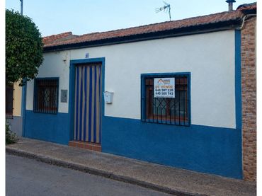 Casa amb jardí en venda a Calle Hermanos Herreros