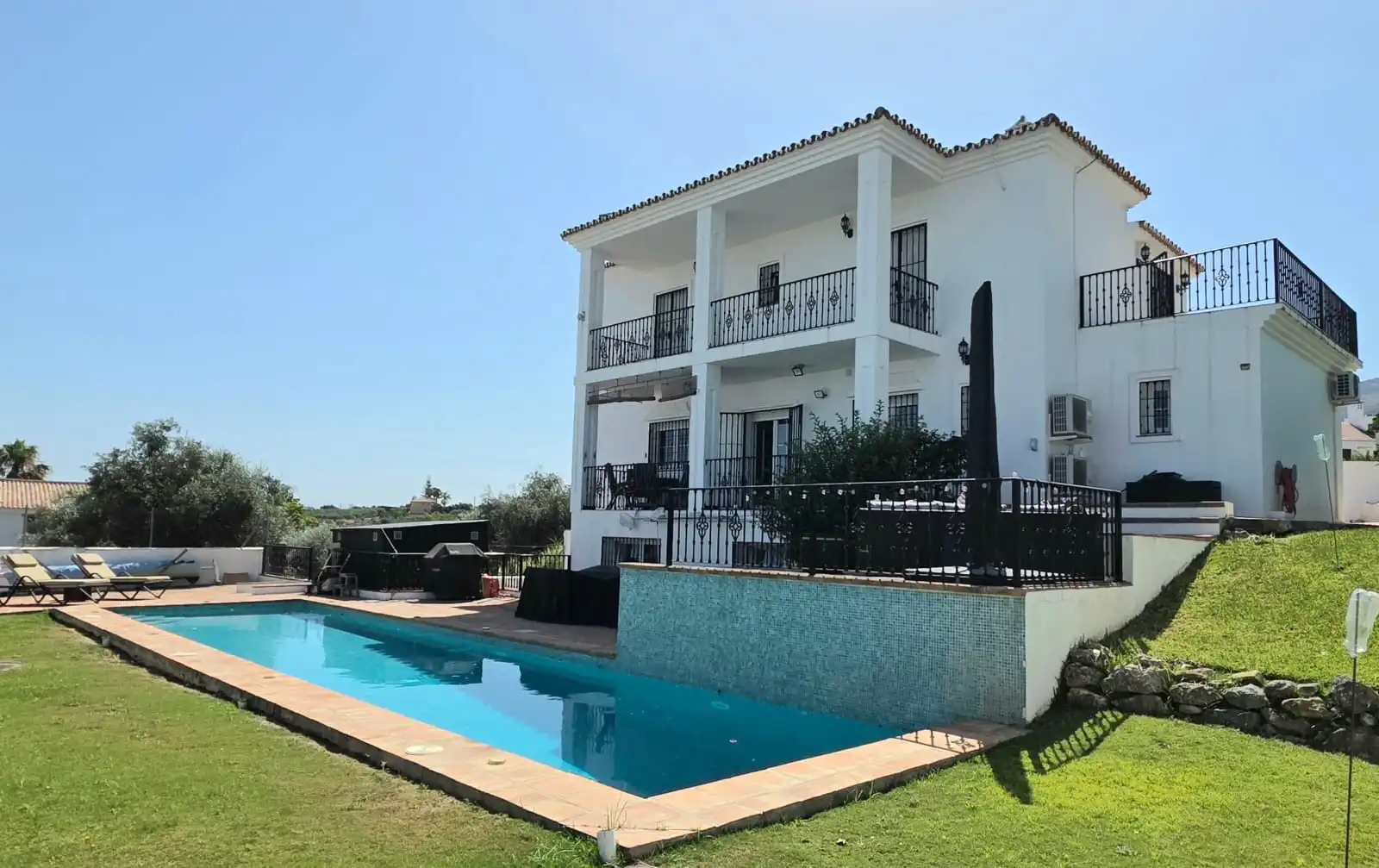 Piscina de Casa o xalet en venda en Alhaurín El Grande amb Aire condicionat, Jardí privat i Terrassa