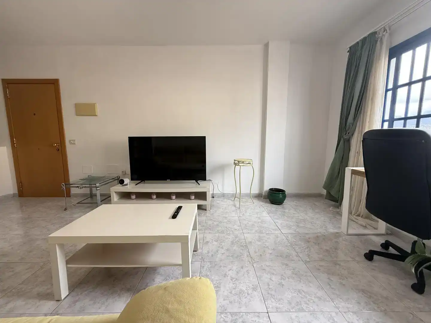 Sala d'estar de Dúplex de lloguer en Guía de Isora amb Jardí privat, Traster i Moblat