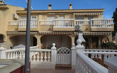 Vista exterior de Casa adosada en venda en El Campello amb Aire condicionat, Calefacció i Terrassa