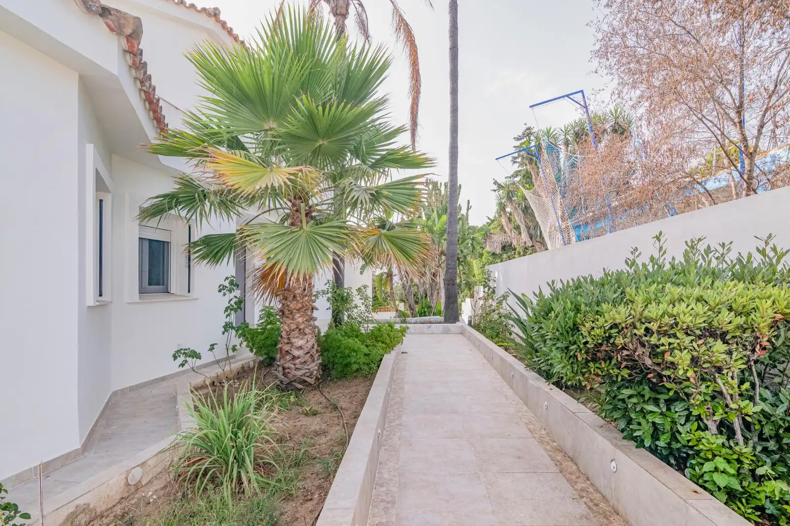Vista exterior de Casa o xalet en venda en Marbella amb Aire condicionat, Calefacció i Jardí privat