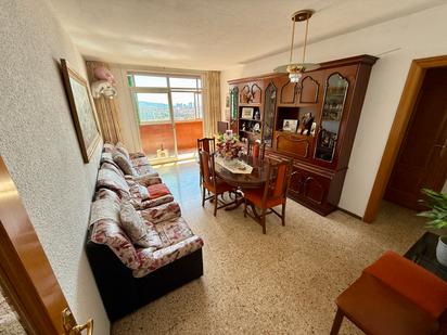 Sala d'estar de Pis en venda en Cornellà de Llobregat amb Forn, Balcó i Internet