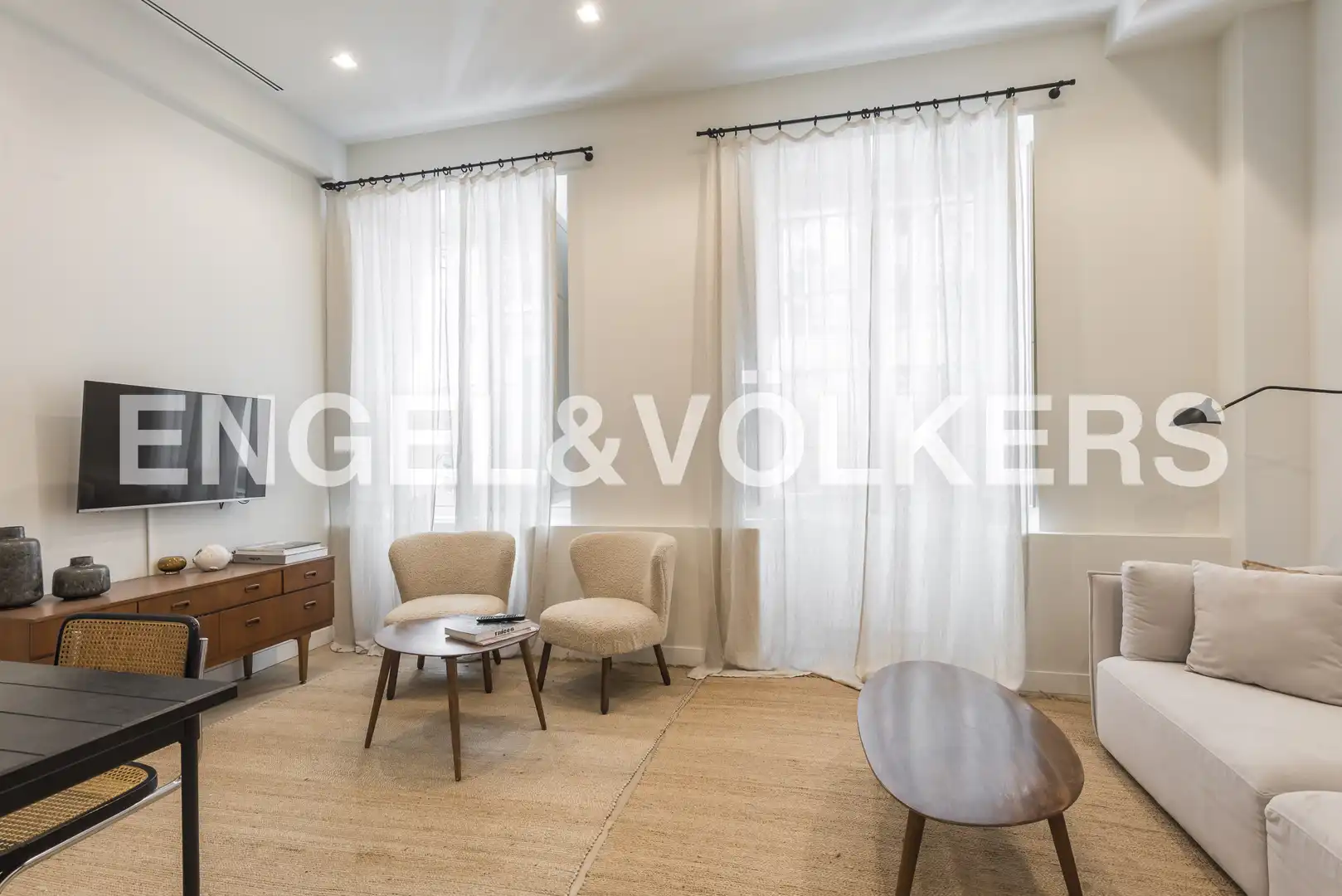 Living room of Flat for rent in  Madrid Capital  with Air Conditioner, Heating and Pets allowed