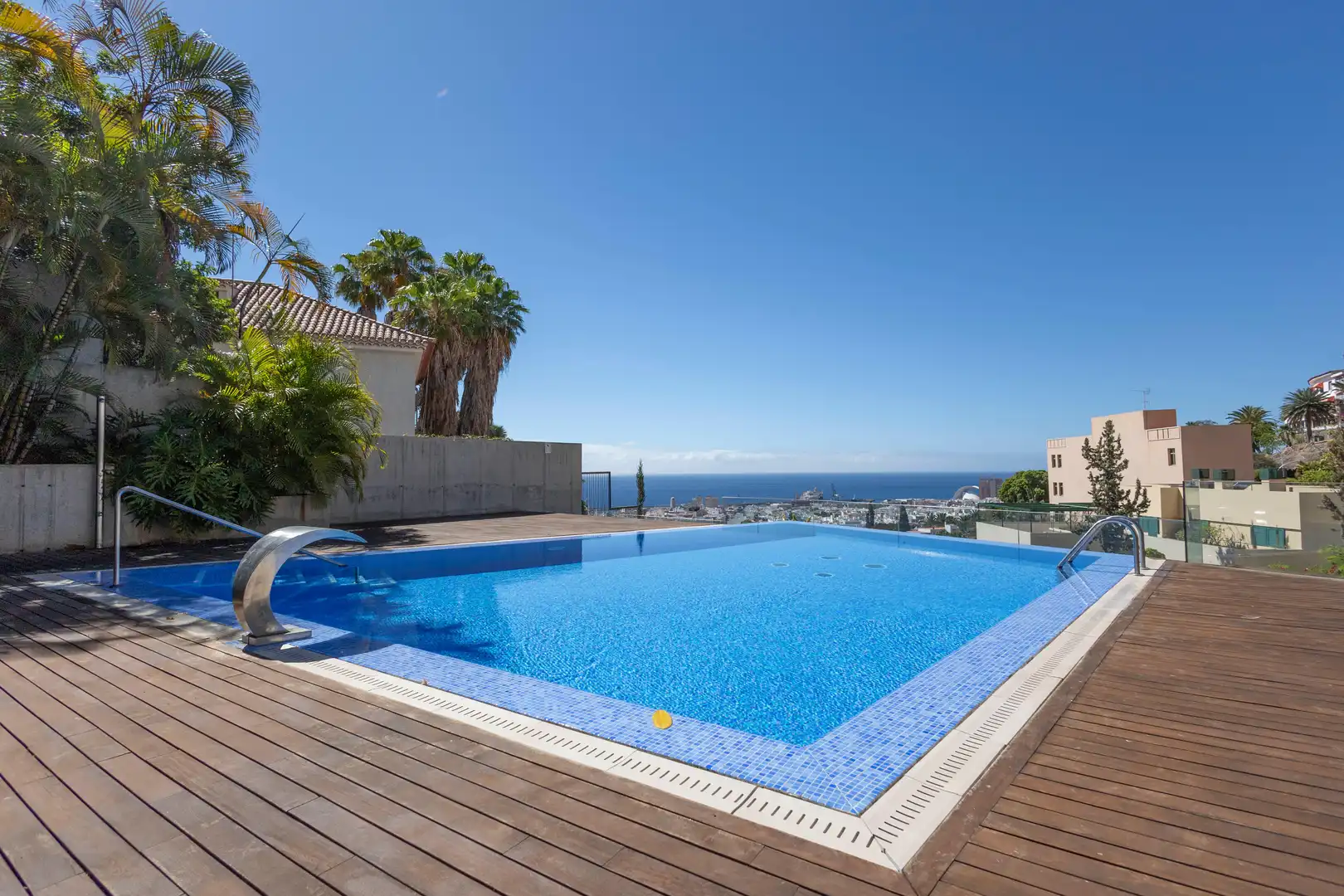 Schwimmbecken von Wohnung zum Verkauf in Santa Cruz de Tenerife mit Privatgarten und Terrasse