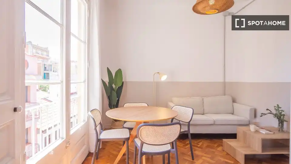 Comedor de Piso para compartir en Barcelona con Aire acondicionado, Calefacción y Amueblado