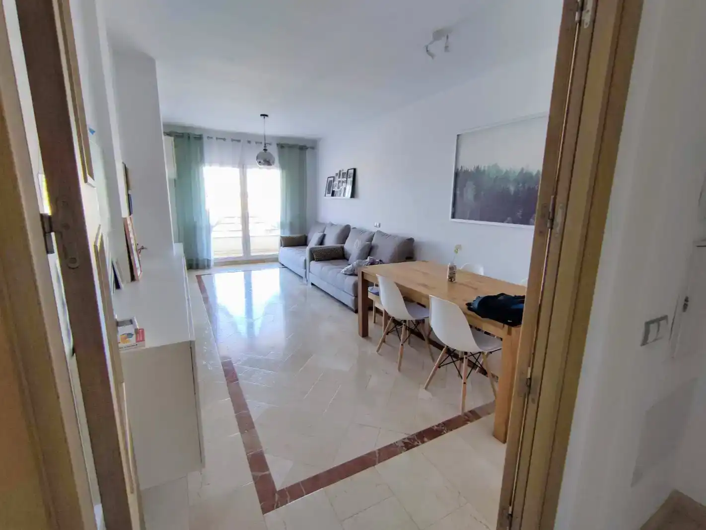 Wohnzimmer von Wohnung zur Miete in Los Barrios mit Schwimmbad und Balkon