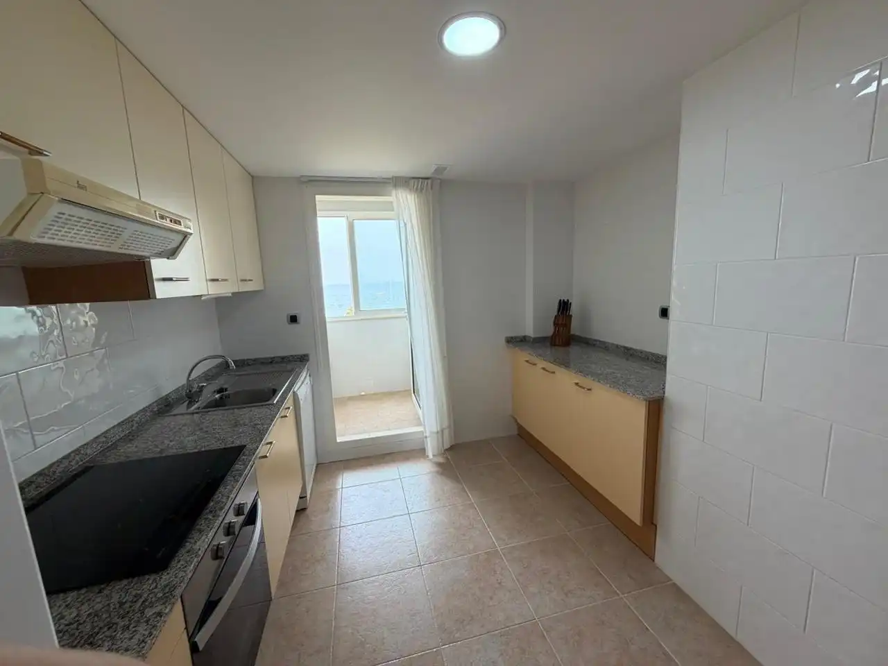Cocina de Apartamento en venta en La Manga del Mar Menor con Aire acondicionado, Calefacción y Jardín privado