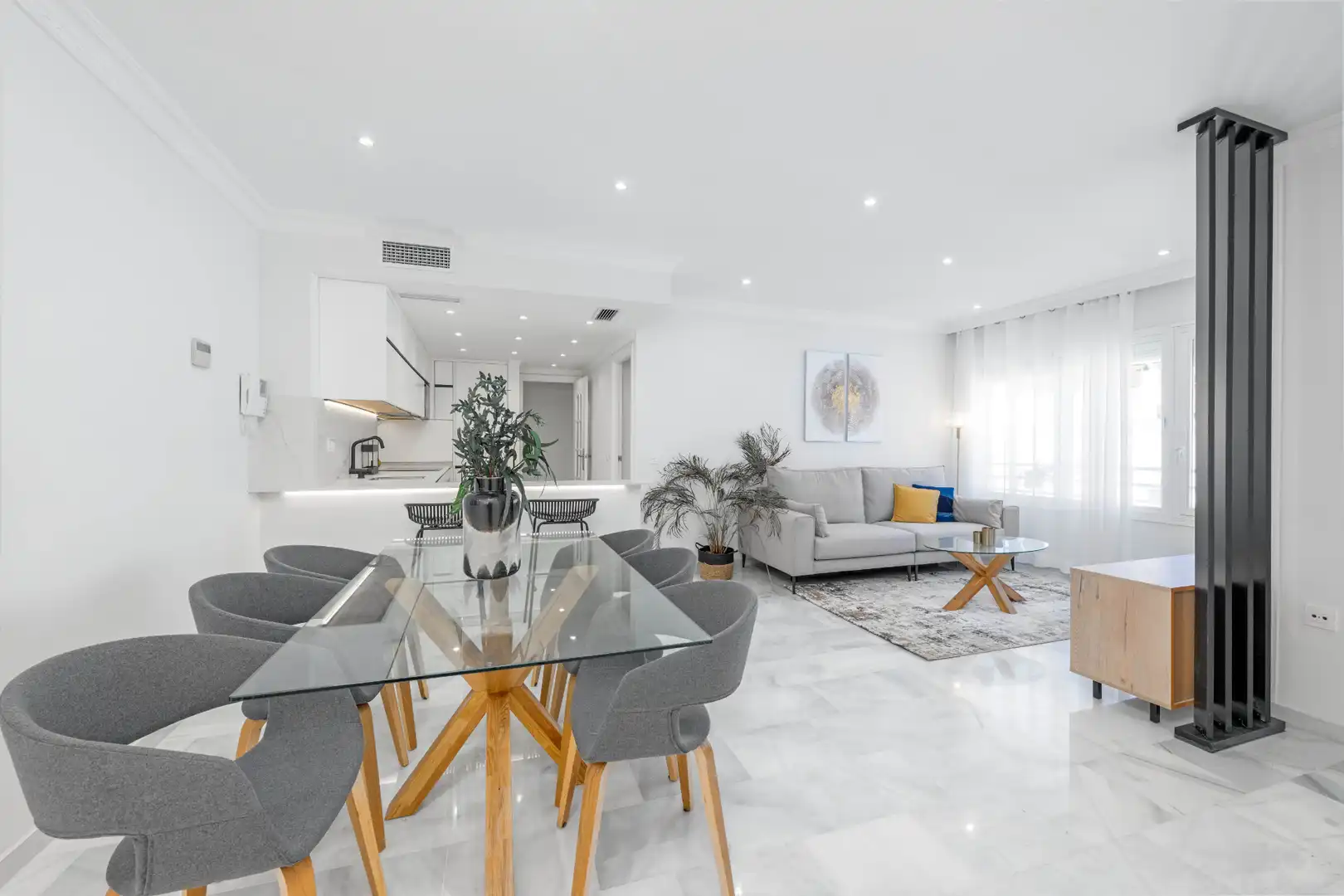 Sala d'estar de Pis en venda en Marbella amb Aire condicionat, Calefacció i Moblat