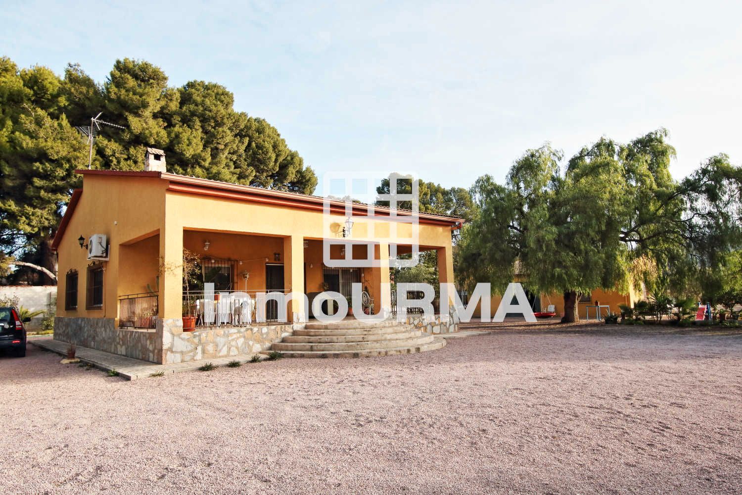 Vista exterior de Casa o xalet en venda en Elda amb Aire condicionat, Calefacció i Jardí privat