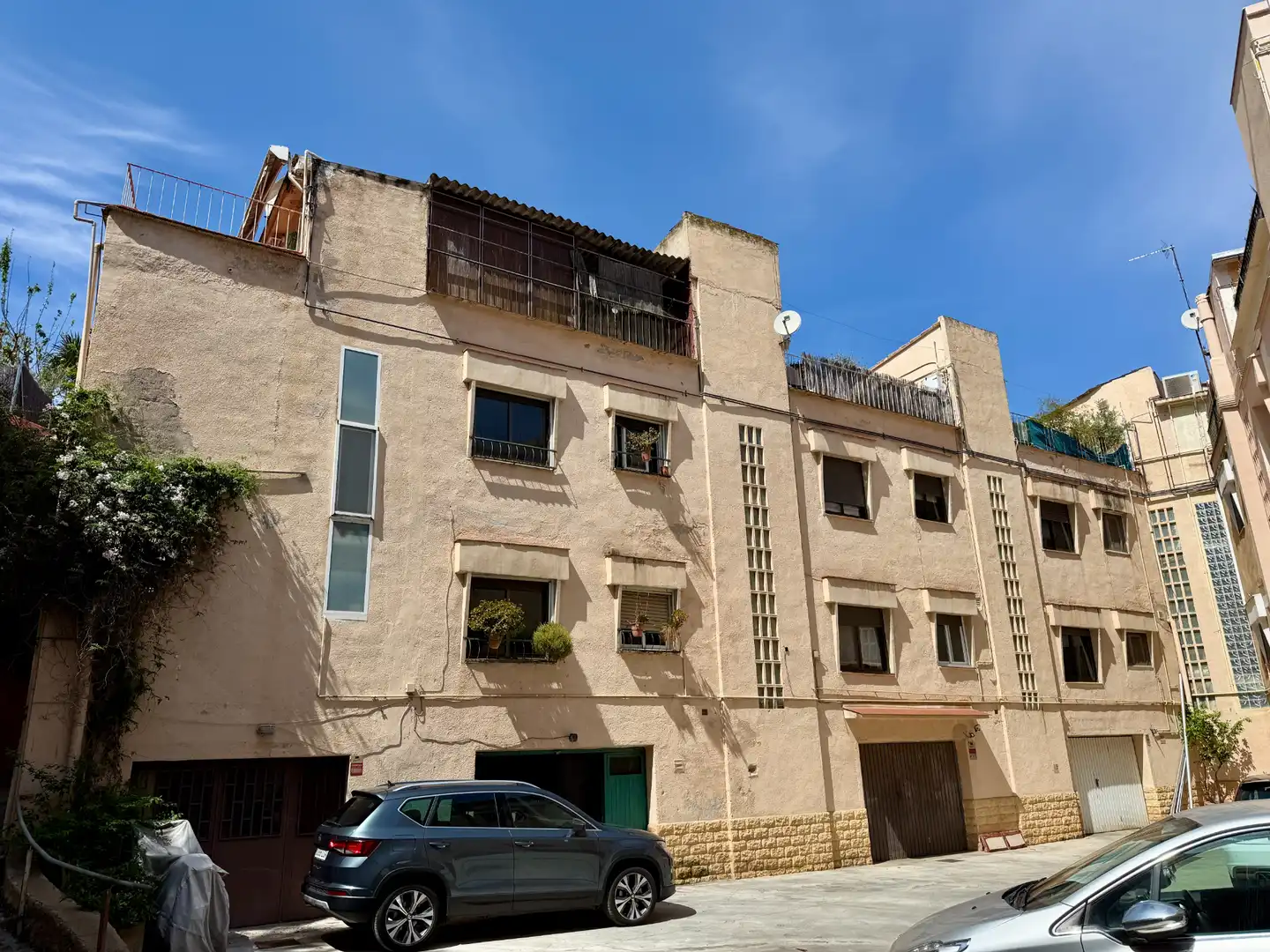 Vista exterior de Casa adosada en venta en Barcelona con Calefacción, Terraza y Balcón