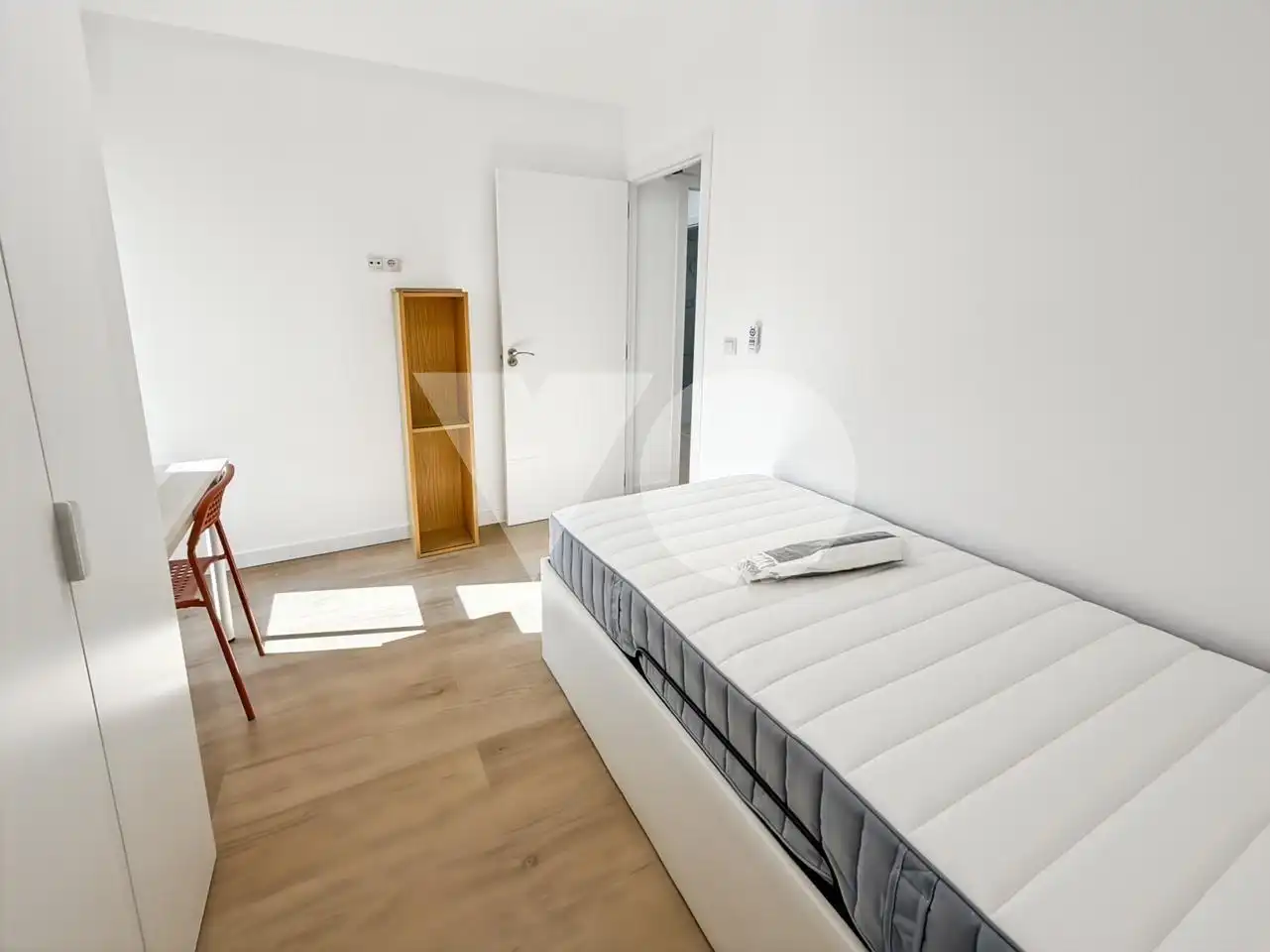 Habitación de Piso para compartir en Madrid con Calefacción y Amueblado