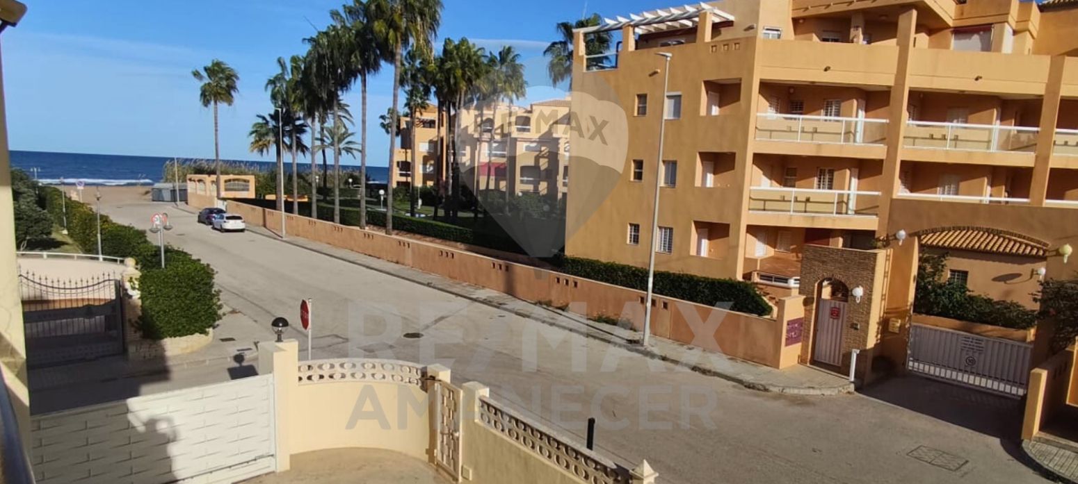 Vista exterior de Pis de lloguer en Dénia amb Terrassa, Piscina i Piscina comunitària