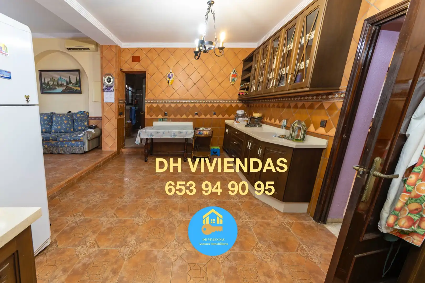 Kitchen of Houses for sale in Dos Hermanas  with Air Conditioner, Private garden and Terrace