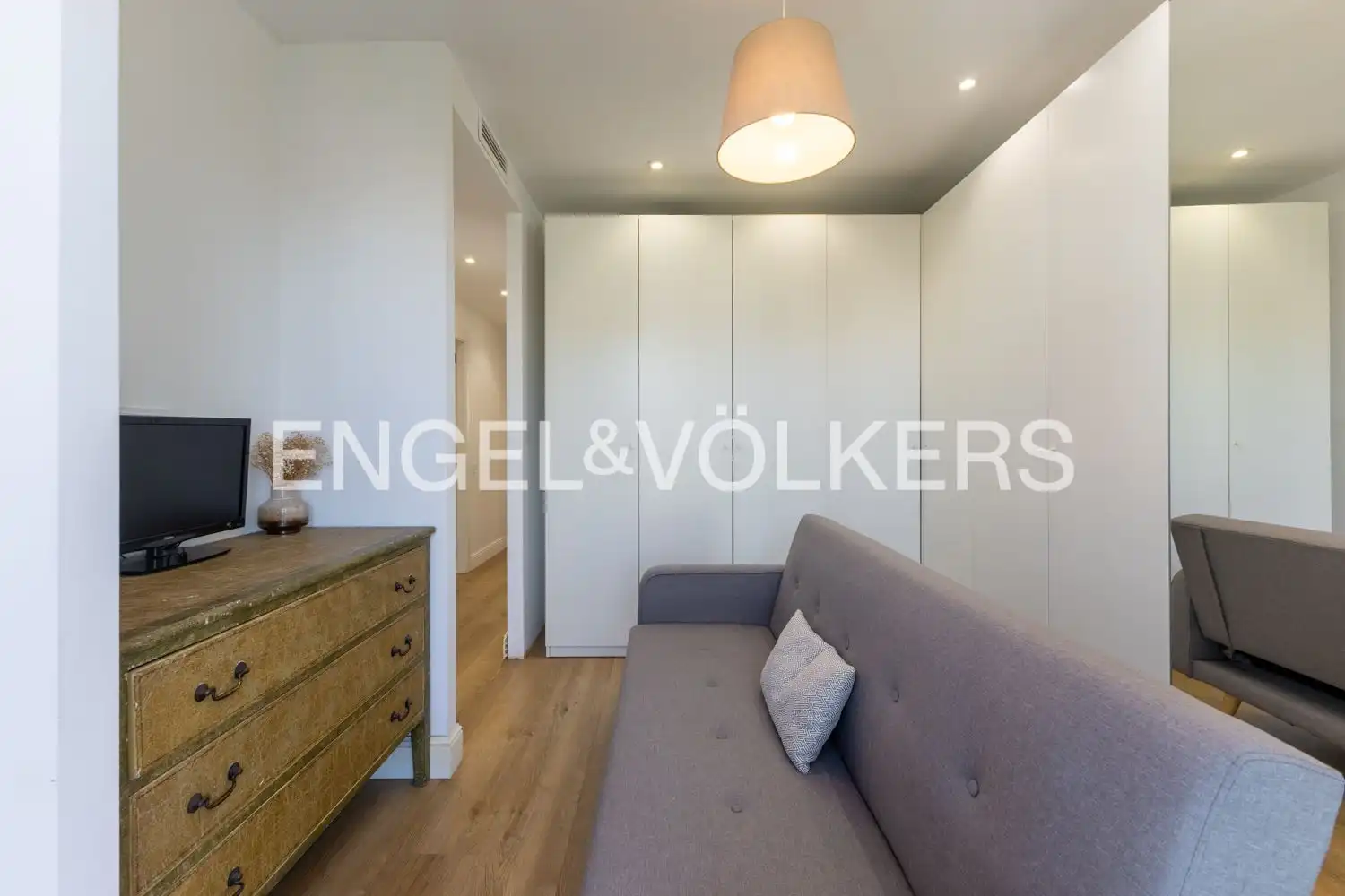 Bedroom of Flat for sale in Valencia  with Air Conditioner, Heating and Balcony