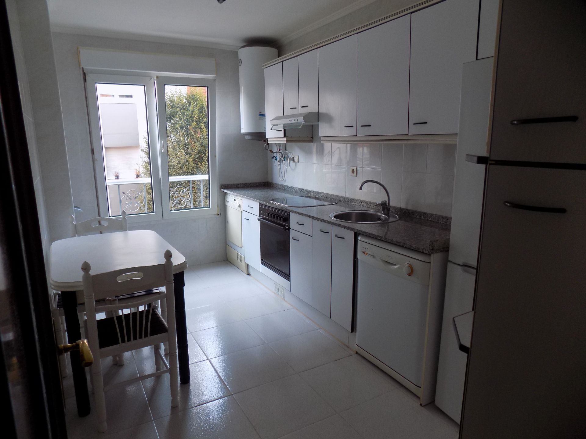 Kitchen of Flat to rent in Gijón   with Heating, Oven and Washing machine
