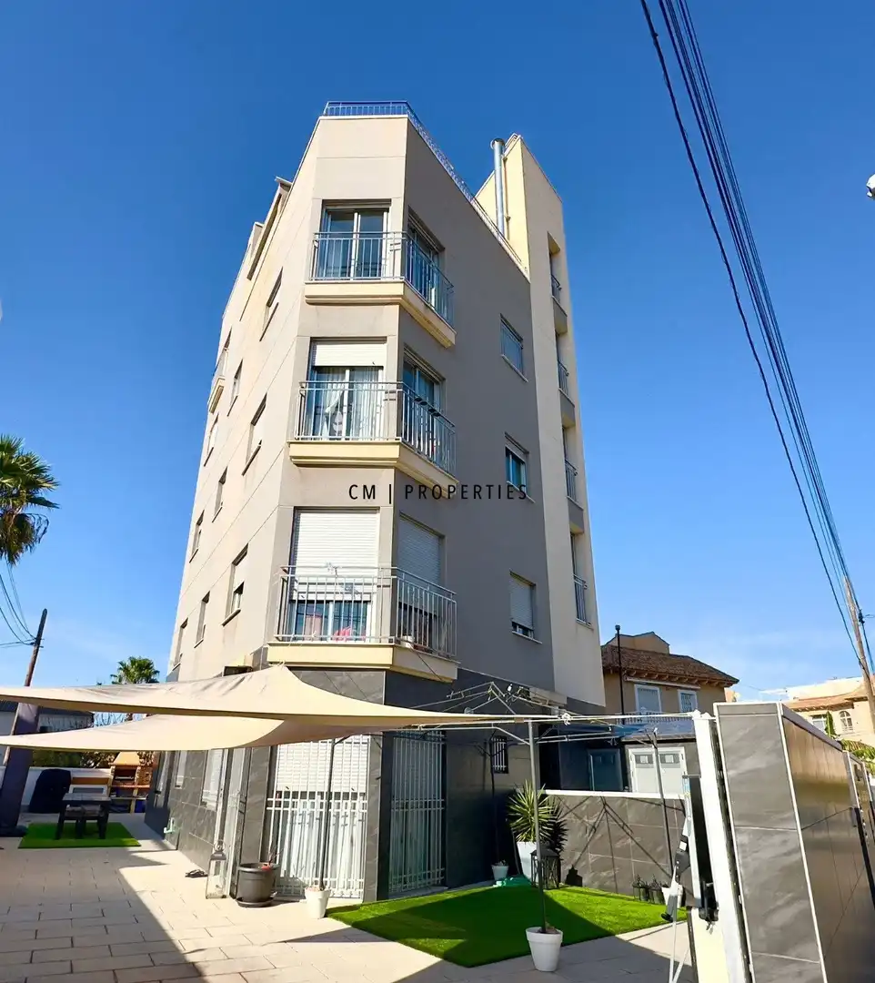 Vista exterior de Edifici en venda en Torrevieja