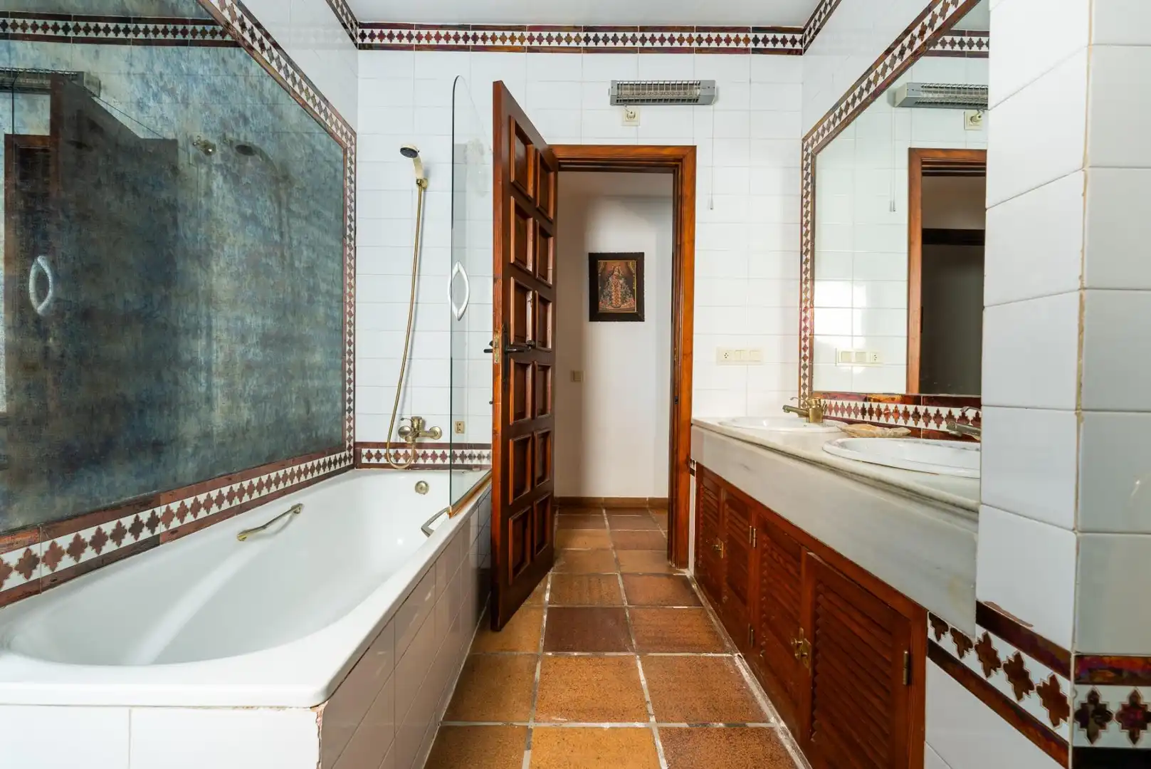 Bany de Casa o xalet en venda en Mairena del Aljarafe amb Aire condicionat, Calefacció i Jardí privat