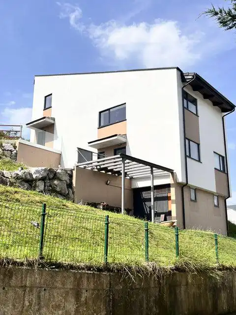 Vista exterior de Casa o xalet en venda en Gijón  amb Calefacció i Terrassa