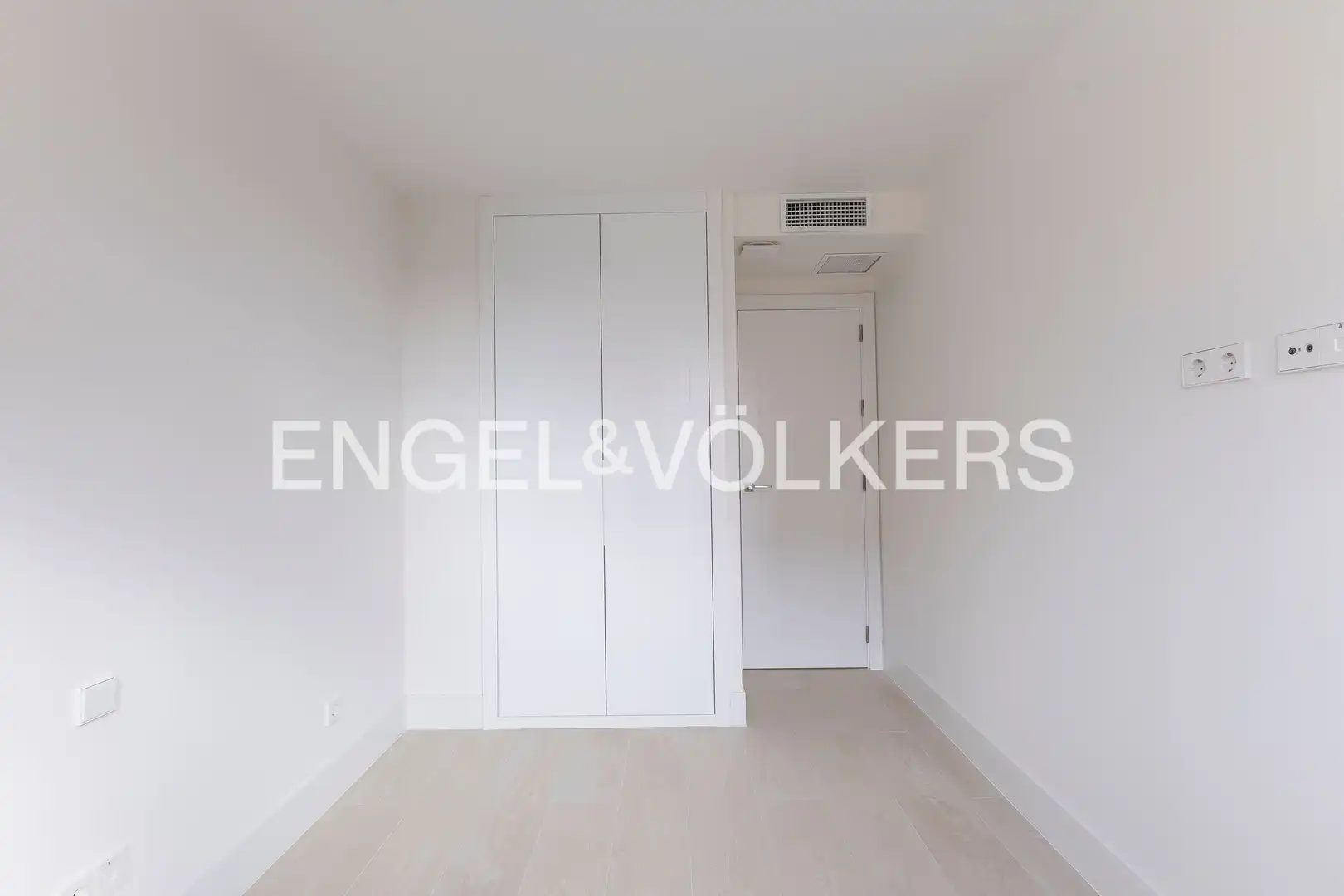 Bedroom of Flat for rent in Madrid  with Air Conditioner, Heating and Storage room