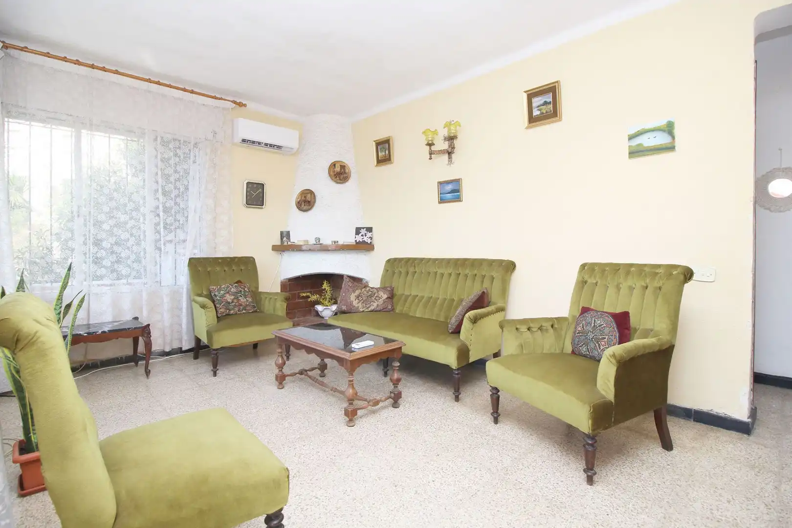 Sala d'estar de Casa o xalet en venda en Rincón de la Victoria amb Aire condicionat, Calefacció i Jardí privat